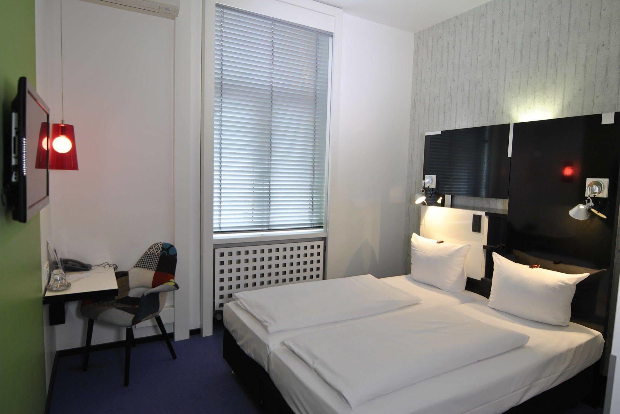 Hotel Cristall - Frankfurt City Frankfurt am Main Exterior foto